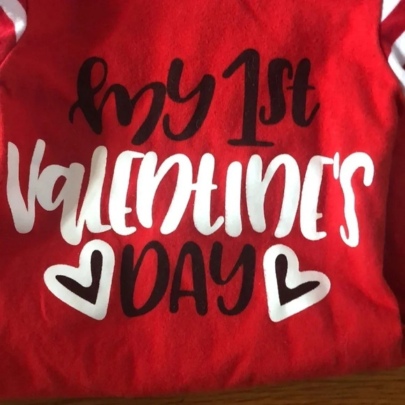 👶🏼1st Valentine’s Day NB romper - Picture 2 of 2